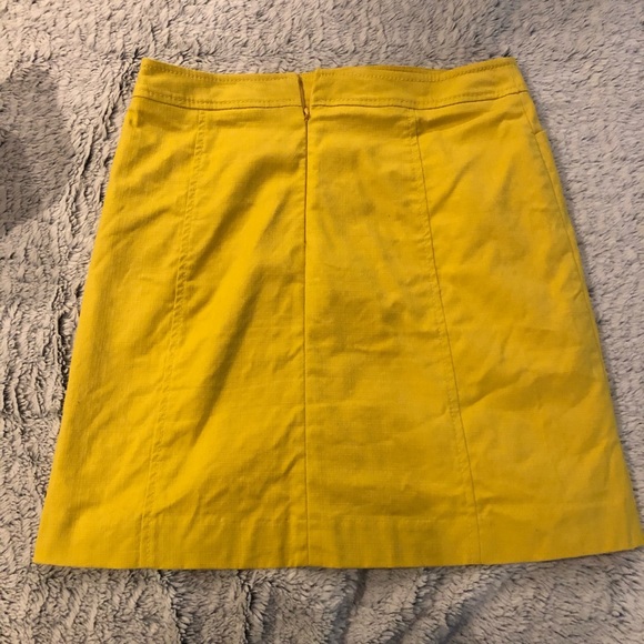 Cute yellow Loft skirt. Never worn! - Picture 3 of 4
